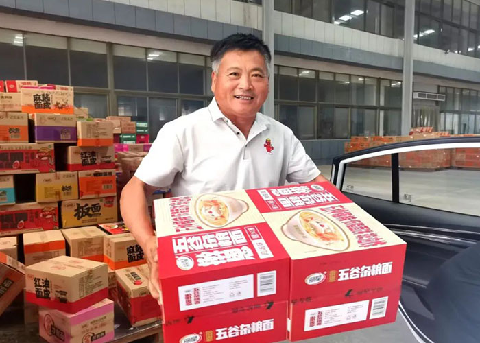 端午礼品发放.jpg